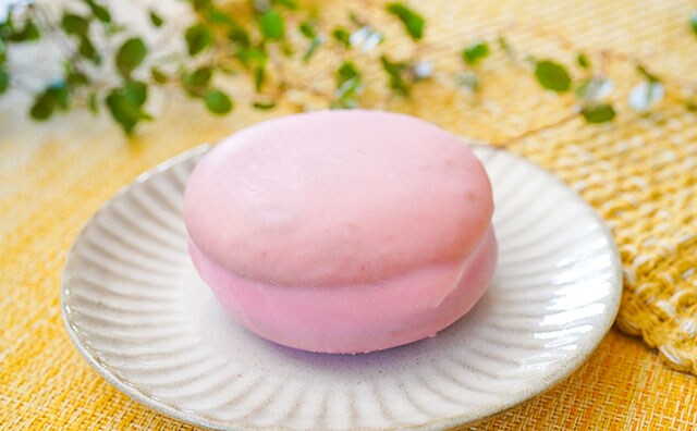 香りもめっちゃいちご！オールピンクのチョコパイアイスが最高すぎる