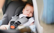 海外では通じない!? 英語で「ベビーカー」は何と言う？