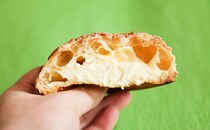 メロンパン？シュークリーム？「おいしい」と話題のローソン新商品の正体は…