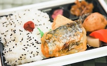 530円でこんなに豪華！ファミマの“春を告げる”お弁当を食べてみた