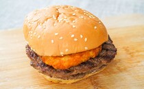 販売終了迫る！978kcalバーガーは意外と食べやすかった