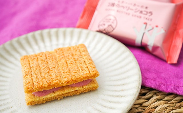 セブンの人気お菓子から新商品登場!ベリーの香りに癒される