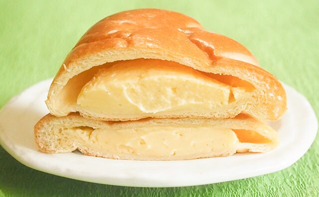 やっと買えた…！220万個突破の「ファミマ・ザ・クリームパン」を食べてみた