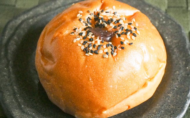 ずっしり重い！あんこ好きは要注目のローソン新作パンとは？