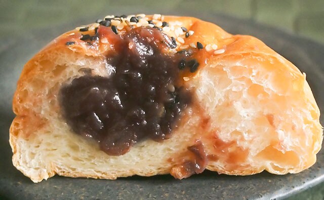 ずっしり重い！あんこ好きは要注目のローソン新作パンとは？