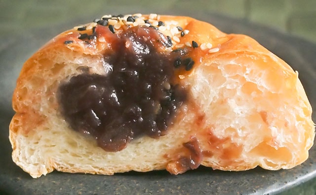 ずっしり重い！あんこ好きは要注目のローソン新作パンとは？