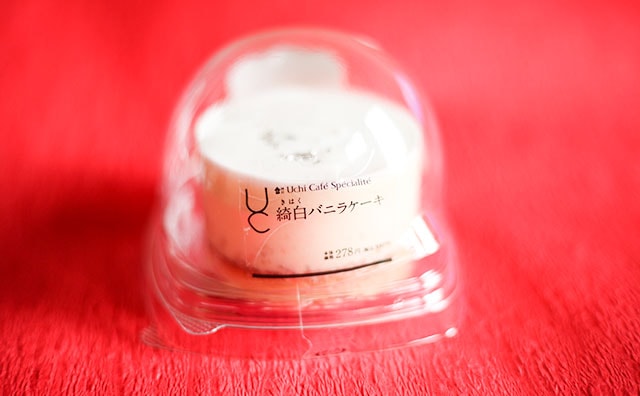 小さなウエディングケーキみたい！300円とは思えないローソン“リッチ系ケーキ”