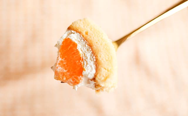 4月は爽やかなオレンジ！「プレミアムロールケーキ」がいつもと違う!?