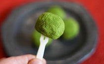 リピートする人続出!?「うますぎる」と話題のファミマ抹茶スイーツとは？