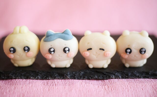 「かわいすぎ」「食べられない」ファミマ限定の“ちいかわ”和菓子が話題!