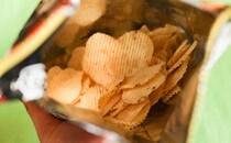 ステーキ宮コラボで再注目!? 宮のたれ味のポテチがうますぎて困る！