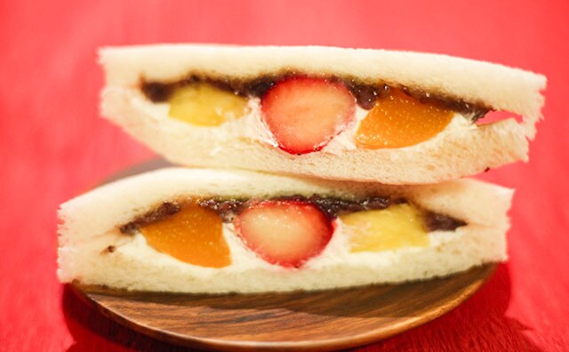 【ローソン新商品】「めちゃくちゃおいしい!」と噂のサンドイッチを食べてみた