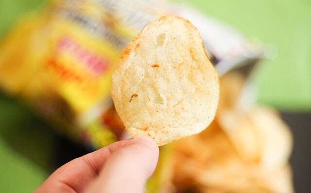 【ネタバレあり】カルビー何やってんの!? ローソン限定ポテチが謎すぎて笑う
