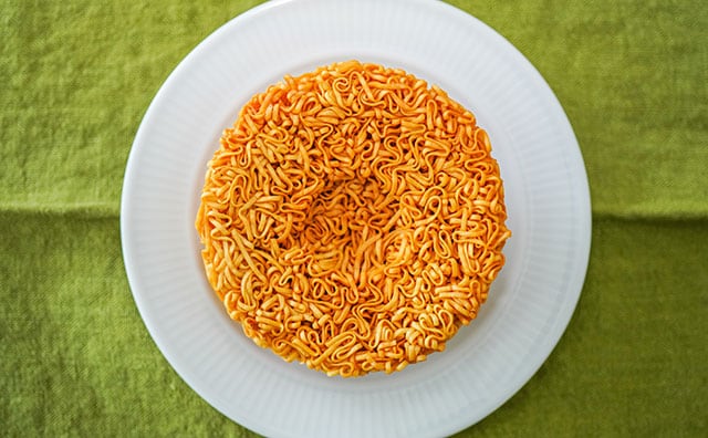 お湯をかけても美味しくならないチキンラーメンが発売された