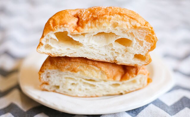 裏切られた…！ローソンの超地味なパンを食べたら…