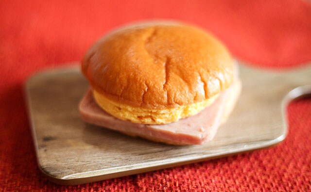 ローソンの「沖縄フェア」で見つけた新作バーガーを食べてみた