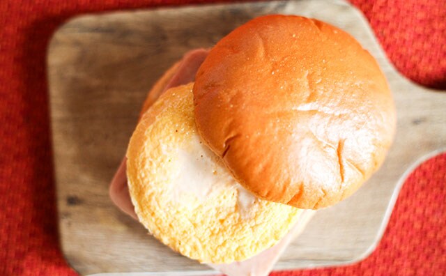 ローソンの「沖縄フェア」で見つけた新作バーガーを食べてみた