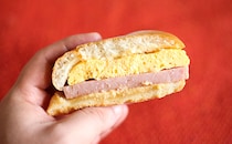 ローソンの「沖縄フェア」で見つけた新作バーガーを食べてみた