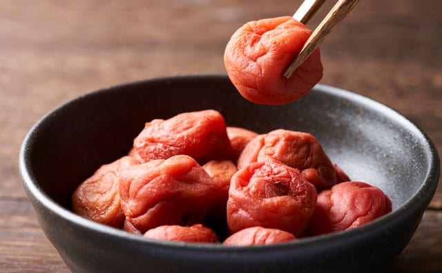 簡単すぎて即ローテ入り!梅干し活用レシピで夏も元気に!