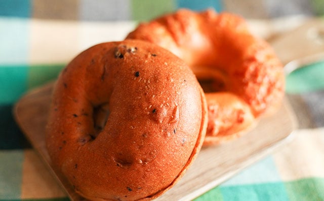 あなたはどっち派？ローソンの新作ベーグルが両方おいしくて迷っちゃう…！