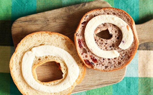 あなたはどっち派？ローソンの新作ベーグルが両方おいしくて迷っちゃう…！