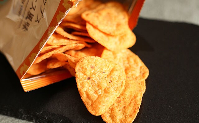 「定番化して」「ピリッと辛い」沖縄の調味料・コーレーグースがお菓子になった!?