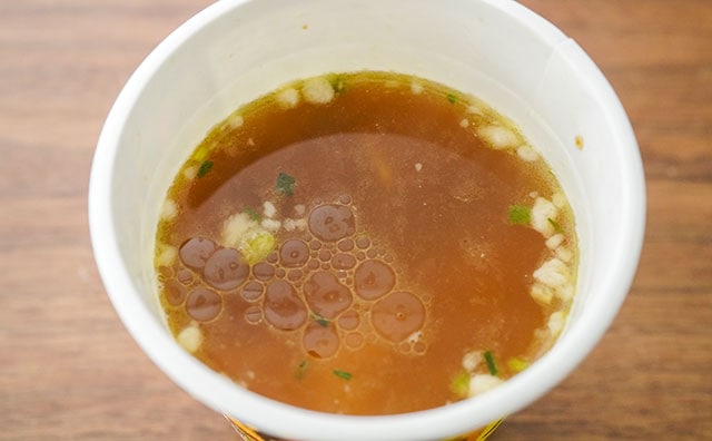 大人気チェーン店がカップ麺になった!熟成醤油が味の決め手!