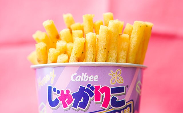 「連日食べてる」「甘じょっぱくておいしい」新しい「じゃがりこ」がクセになる!【スナック菓子3選】