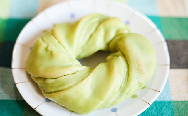 「ガチでうますぎる」「優秀すぎ」ファミマの「メロンモッチ」を食べてみた！