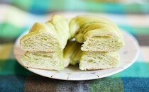 「ガチでうますぎる」「優秀すぎ」ファミマの「メロンモッチ」を食べてみた！