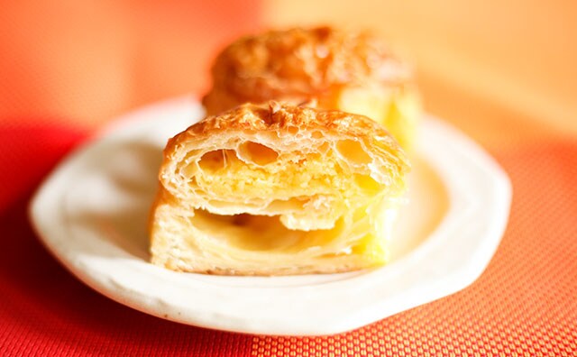 「ふわふわ」「めちゃくちゃうまい」ファミマの“ハイブリッドパン”にハマりそう!