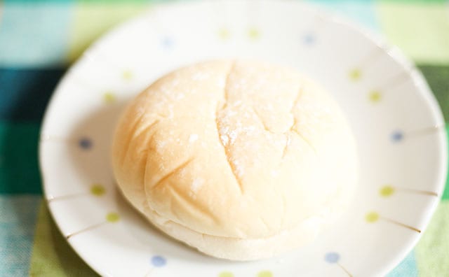 「リピ確定」「もちもち」ファミマの真っ白な新商品を食べてみた