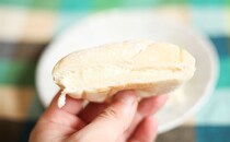 「リピ確定」「もちもち」ファミマの真っ白な新商品を食べてみた