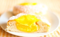 ノルウェーの定番おやつ!? 目玉焼きみたいなパンの正体は…