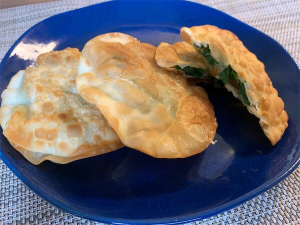 餃子の皮で簡単「にらまんじゅう」作ってみた！しらすの塩味とうま味がマッチして癖になる美味しさです♡