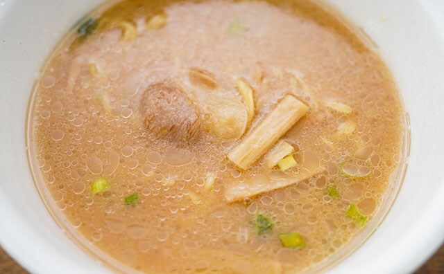 味変オイル付き!セブンの新作麺は濃厚からの爽やか系に