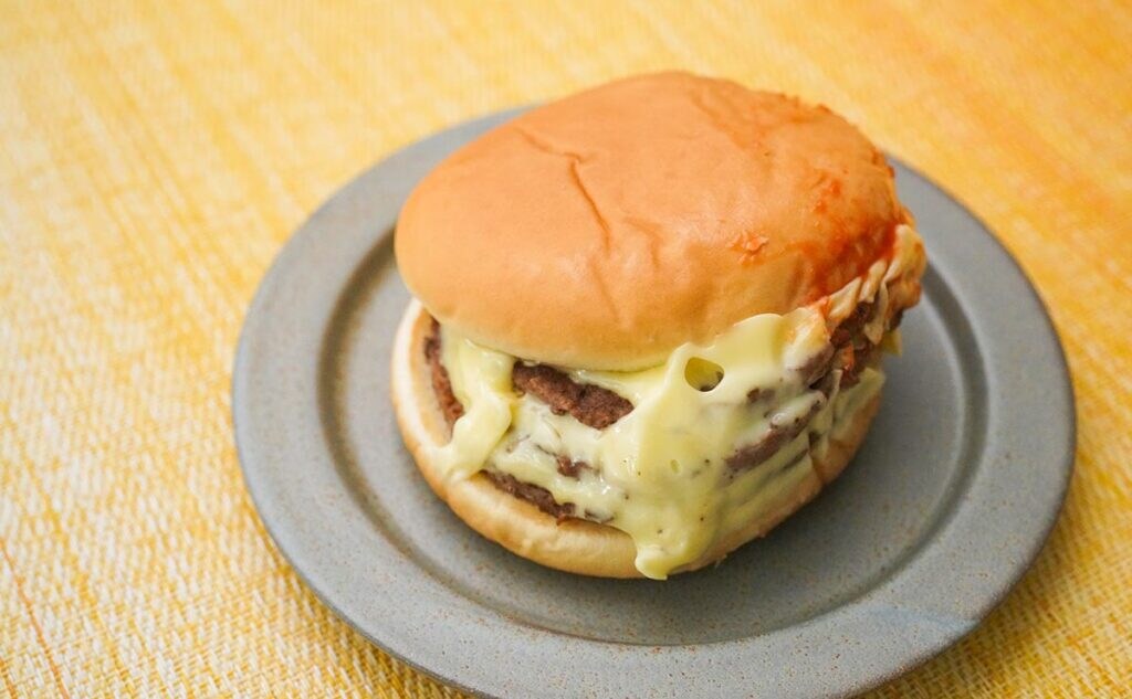 「肉って感じ」「ボリュームがスゴい」話題のマック新商品とは?