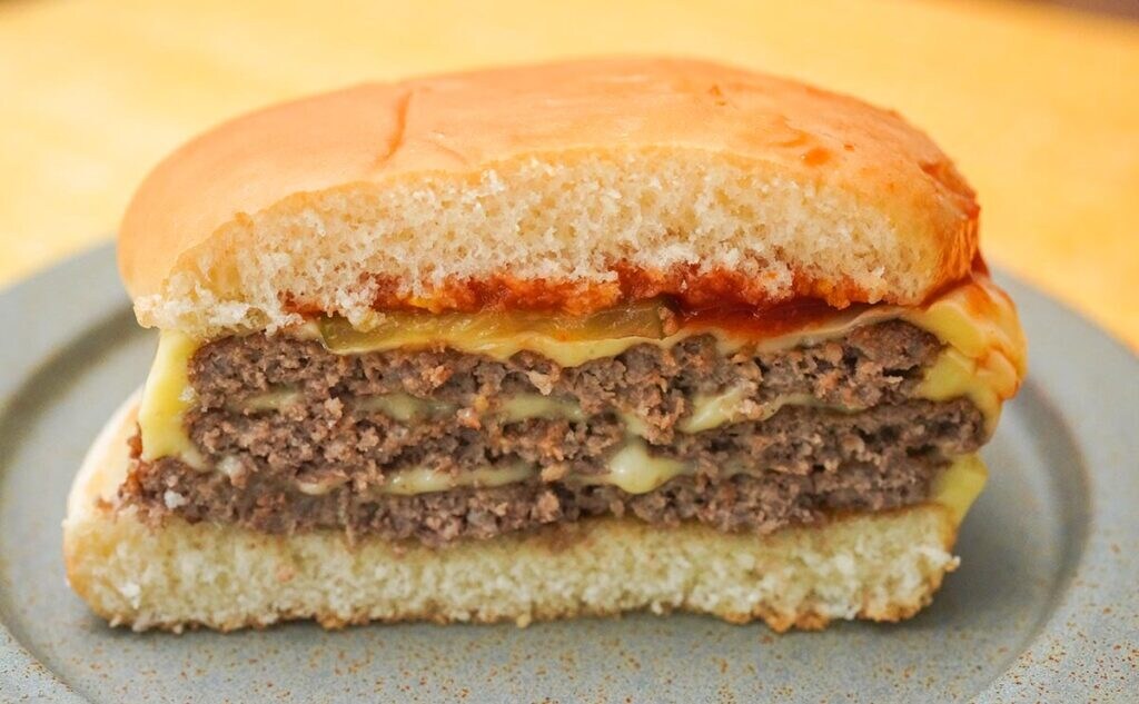 「肉って感じ」「ボリュームがスゴい」話題のマック新商品とは?