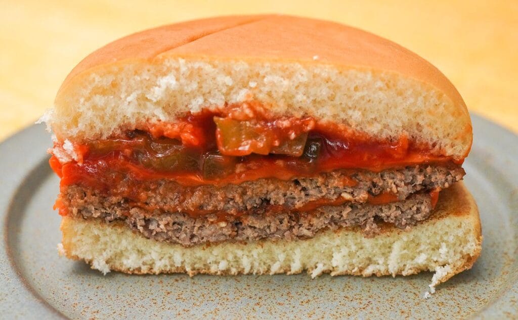 「辛いけどおいしい」「最高です」話題のマックバーガーが刺激的