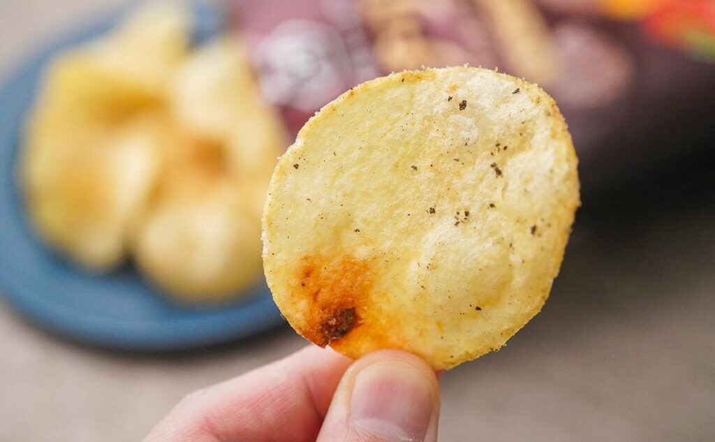 「天才的なおいしさ」「ずっと売ってて」人気のポテトチップスがおいしくなって復活