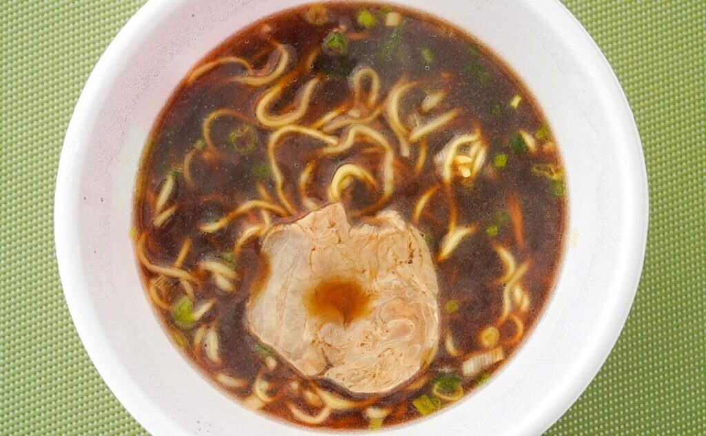 昭和13年創業!名店の真っ黒スープがカップ麺で登場
