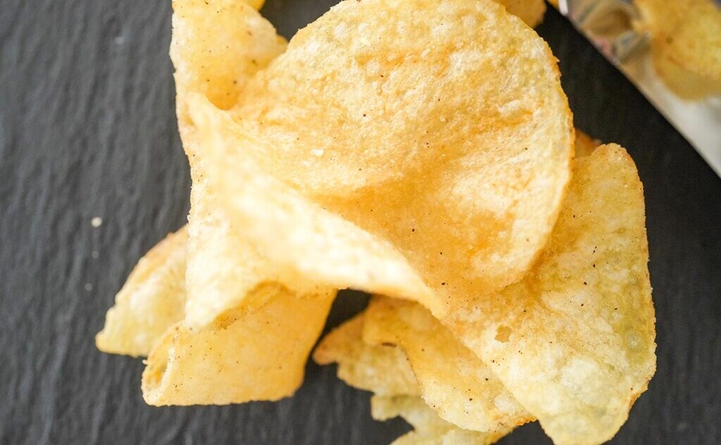 【ファミマ限定】カルビーが頑張って作ったポテトチップスがうますぎる!