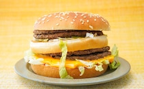 「食べづらいw」「想像以上だった」マックバーガーが話題に