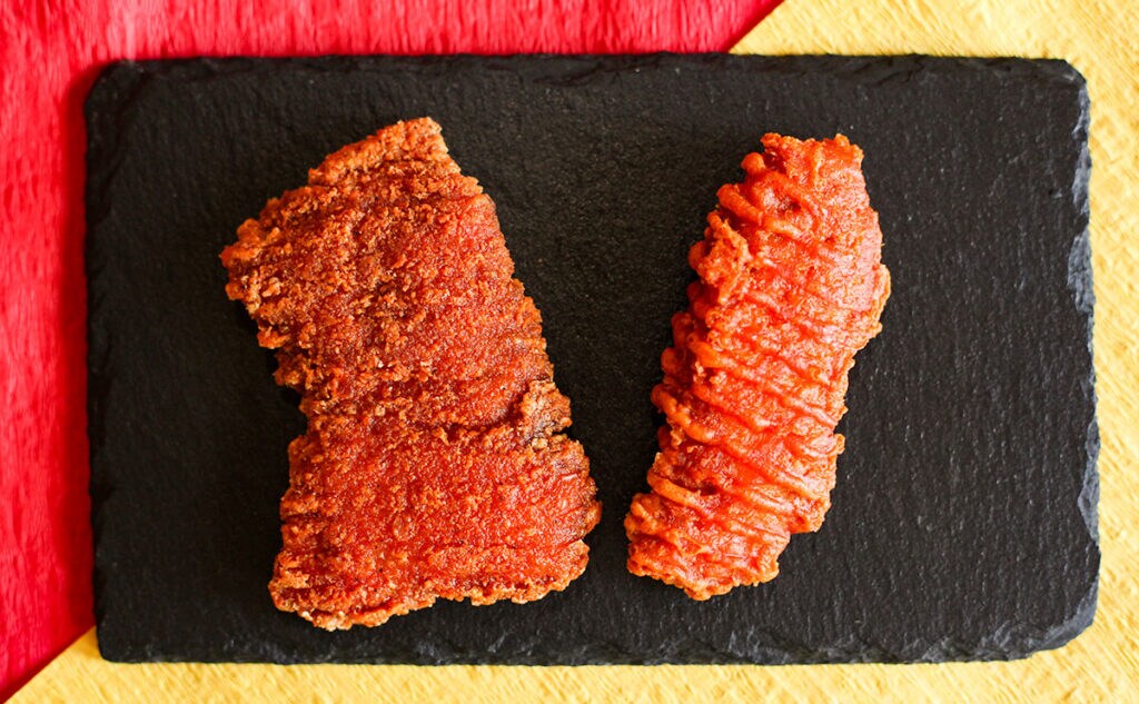 2種類のチキンを食べ比べ!「ハバネロホットチキン対決」軍配は…