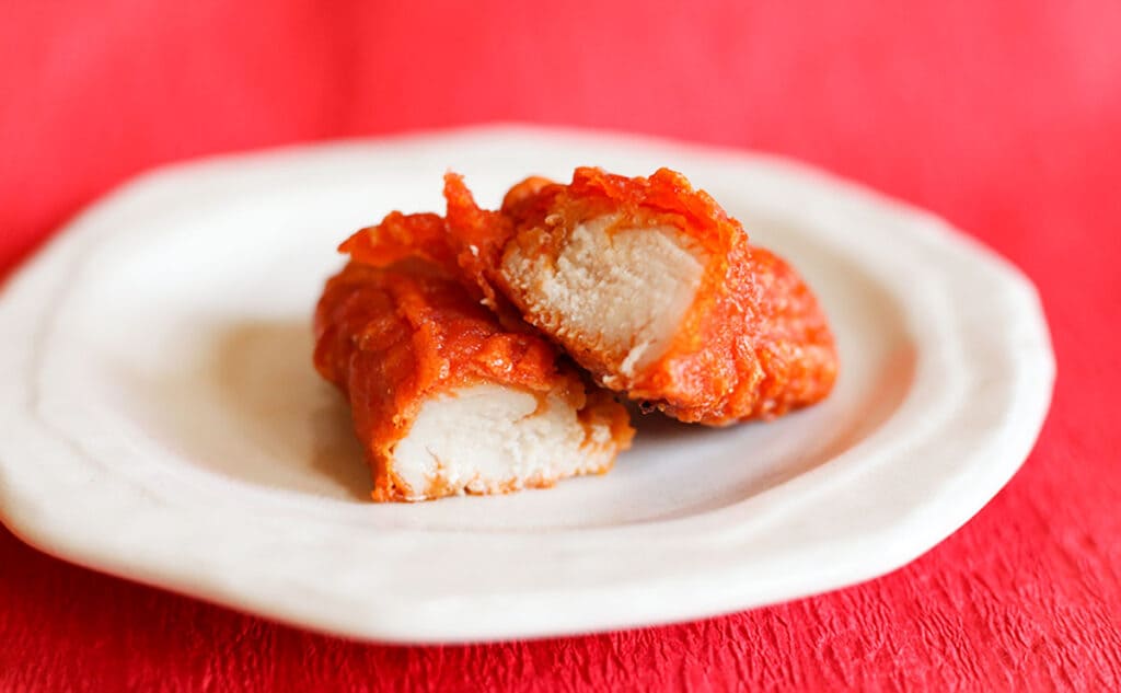 2種類のチキンを食べ比べ!「ハバネロホットチキン対決」軍配は…