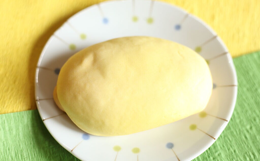 味も見た目もレモン!夏にピッタリのファミマ新作パンとは?
