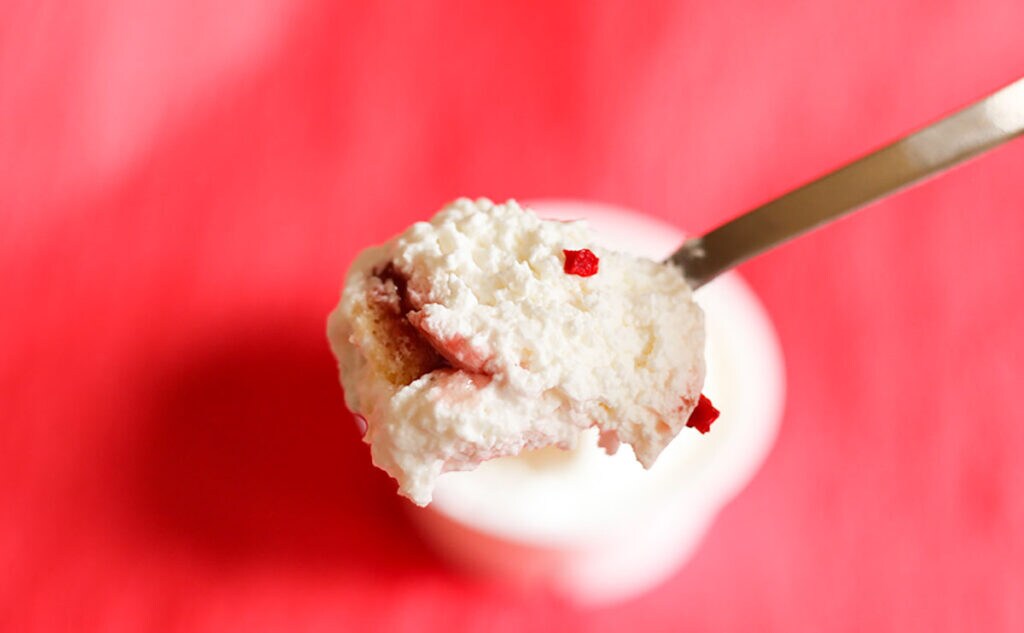 「一瞬で消えた」「うますぎて怖い」話題のファミマスイーツ「クレメダンジュ」って?