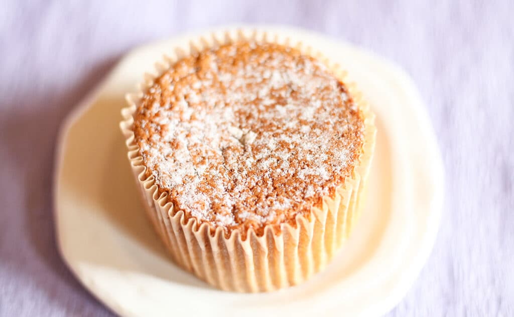 「リピ確」「香り高い」ファミマのシフォンケーキがうますぎる!!