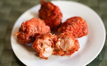 梅しそでさっぱり系!? ローソン「鶏皮包み」の新商品を食べてみた