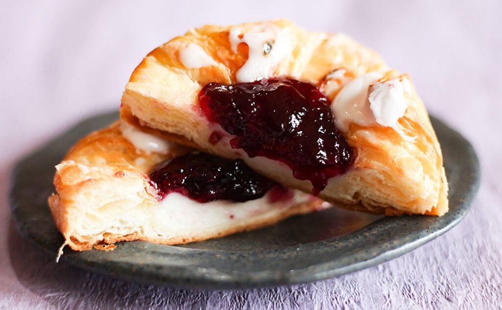 ローソンの「ブルーベリー＆チーズデニッシュ」は朝からでもペロリ！